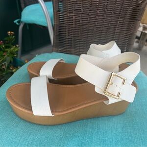 SODA Ayla white Platform Sandals SZ 9